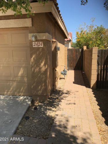 2424 Peach Tree Dr, Chandler, AZ 85249-4677