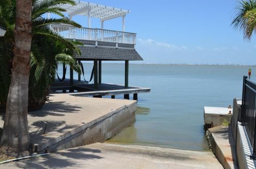 534 Paradise, Galveston TX  77554-6189 exterior