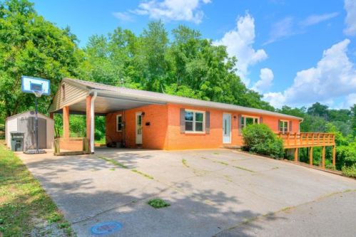 424 Cherry St, Snowville, VA 24301-3702