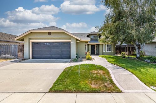 820 Mission Ridge Dr, Manteca, CA 95337-8009