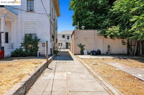 1521 9th St, Oakland CA  94607-1338 exterior