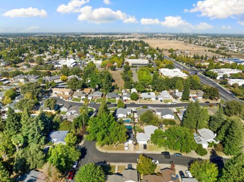 9271 Briles Ct, Elk Grove CA  95624-2451 exterior