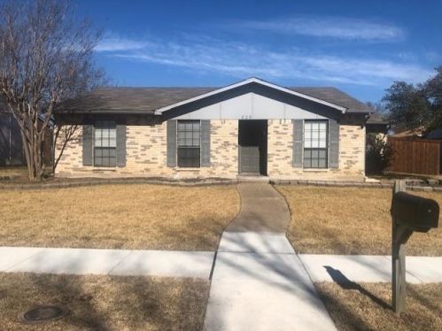 829 Warwick Dr, Plano TX  75023-6819 exterior