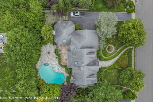 23 Oxford Dr, Tinton Falls, NJ 07712-3265
