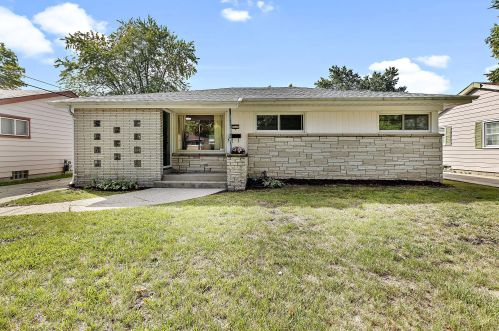 8611 Arden Pl, Milwaukee, WI 53225-5113