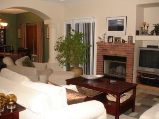 2890 Hillside Ct, Hanford CA  93230-2384 exterior