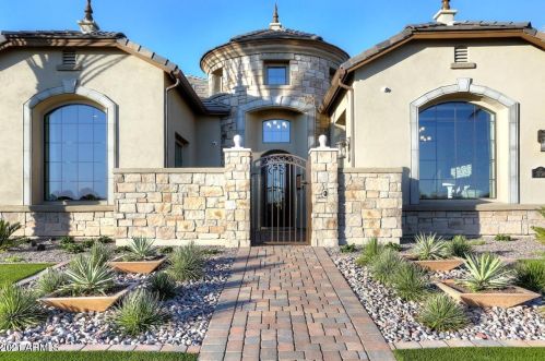 2413 40th St, Mesa, AZ 85215