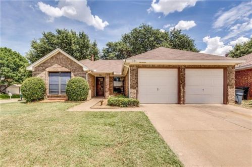 1101 Trenton Ln, Euless, TX 76040-6366
