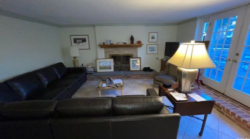 850 Sharon Ln, Westbury NY  11590-1422 exterior