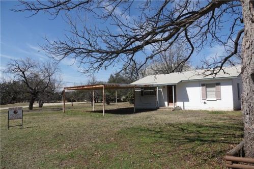 222 Avolyn Dr, Brownwood, TX 76801-0525