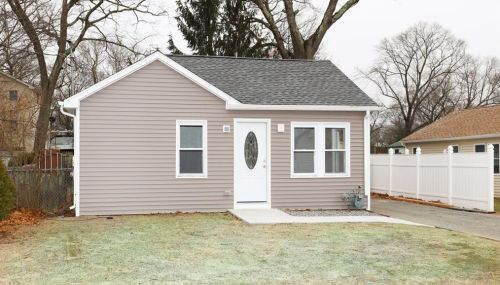 22 Langley St, Warwick, RI 02889-9028