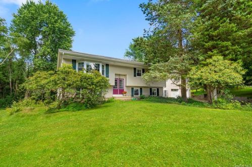 68 Hunt Dr, Florida, NY 10921-3015