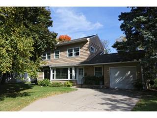 2206 Haddington Rd, Saint Paul, MN 55113-4029