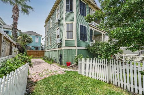 313 14, Galveston TX 77550-8226 exterior