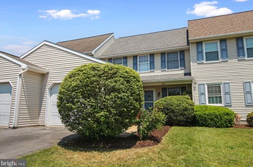 82 Red Stone Cir, Swartzville, PA 17569-9457