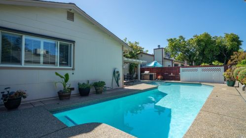 754 Tulare, Vacaville CA  95687-6250 exterior