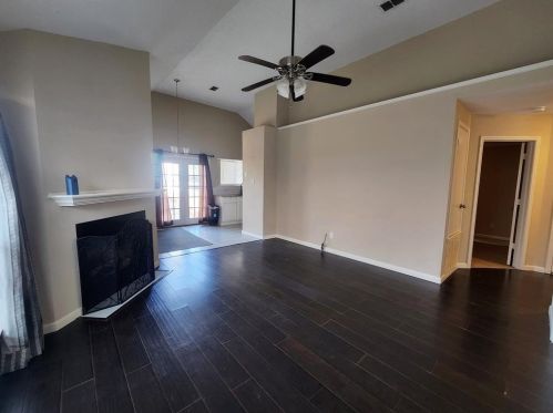 939 Boxwood Dr, Lewisville, TX 75067-4221