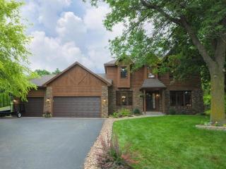 4110 Minnesota Ln, Minneapolis, MN 55446-2738