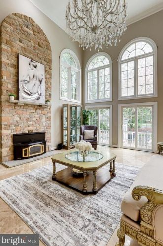 10108 Nedra Dr, Great Falls VA  22066-2835 exterior