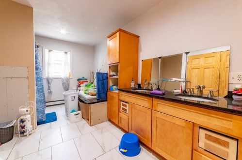 2 Eagle St, Providence RI 02909-1058 exterior