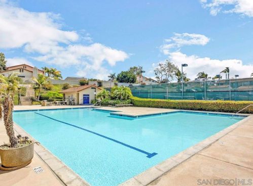 6829 Pear Tree Dr, Carlsbad CA  92011-3937 exterior