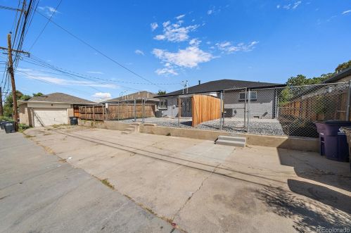 3233 Jasmine St, Denver CO 80207-2119 exterior