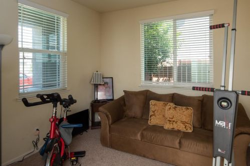 730 Sawtooth St, Manteca CA  95337-7827 exterior