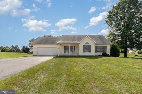 25 Fox Tail Dr, Hanover, PA 17331-8752