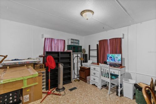 1525 Pleasant St, Tavares FL  32778-4001 exterior