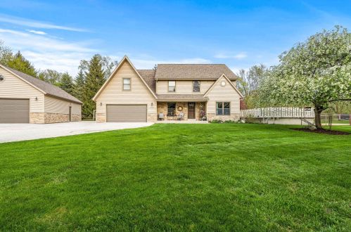 26861 Oakridge Dr, Waterford, WI 53185-1315