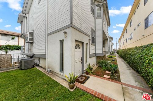13725 Doty Ave, Hawthorne CA  90250-9518 exterior