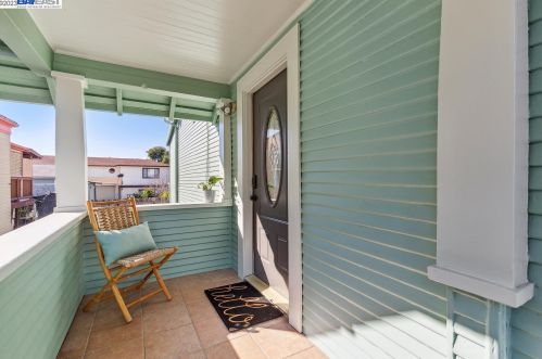 2425 26th St, Oakland, CA 94601-1215