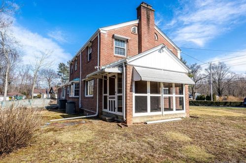 628 Middletown Ave, North Haven, CT 06473-3513