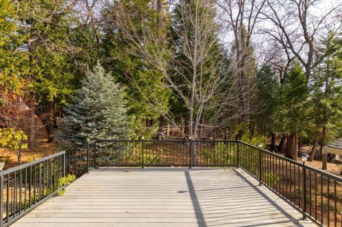 411 Eskaton Cir, Grass Valley CA  95945-5744 exterior