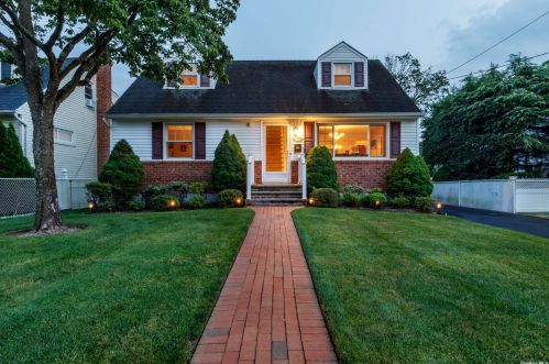 2554 Natta Blvd, North Bellmore, NY 11710-3144