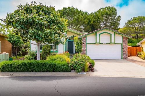 2349 Mapleleaf Dr, Vista, CA 92081-8628