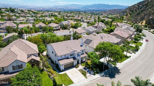 26569 Shakespeare Ln, Santa Clarita, CA 91381-1420