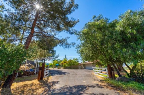 1044 Grade Rd, Alpine, CA 91901-2918