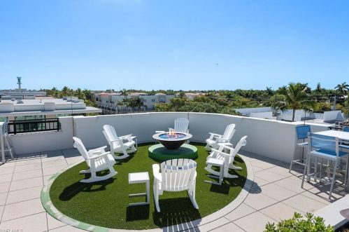 490 5th St, Naples FL  34117-2119 exterior