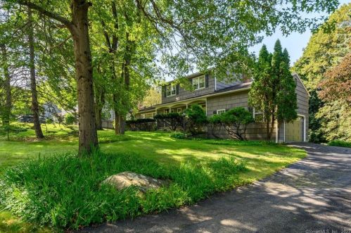 3 Fawn Rd, Bethel, CT 06801-2717