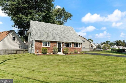 2743 Armstrong Ave, Holmes, PA 19043-1005