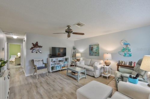 2234 Greenhaven Dr, Ruskin, FL 33573-5699