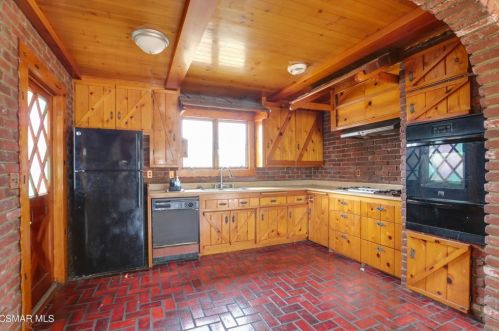 3202 Hackett Ave, Long Beach, CA 90808-4116