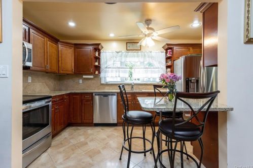 42 Lincoln Pl, White Plains NY  10603-2152 exterior