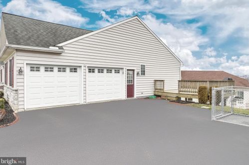 30 Centre Ct, Red Lion PA  17356-8949 exterior