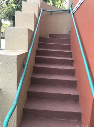 6955 173rd Dr, Hialeah, FL 33015-5598