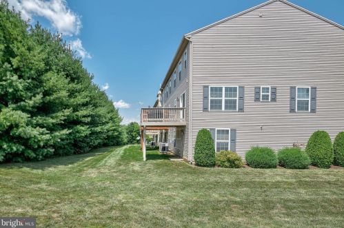 440 Waterleaf Ct, Navy Sup Dpt PA  17050-2489 exterior