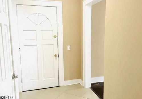 718 Chestnut St, Roselle, NJ 07203-1948