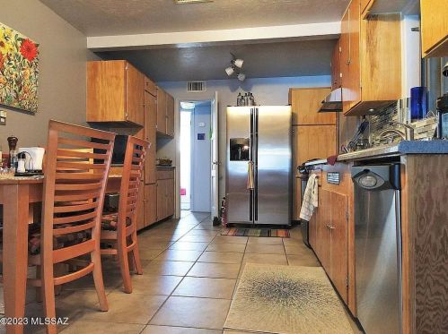 926 Prince Rd, Tucson AZ 85705-3023 exterior