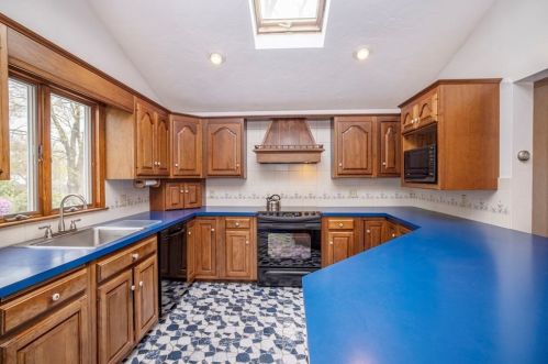 25 Maguire Ave, Avon, MA 02322-1720